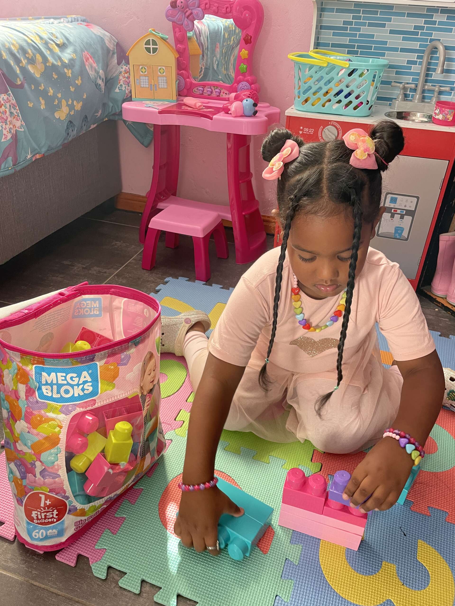 My little one absolutely loves her blocks—they're nice and big. The perfect size for when her baby cousins come over for a play date. It keeps her busy for hours. The blocks are strong but lightweight. She also loves the carrier bag; it’s easy to pack away.