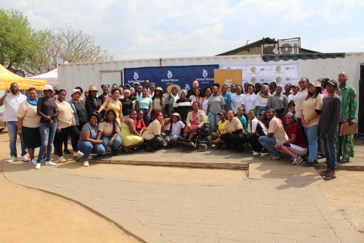 Microsoft South Africa Partners With Afrika Tikkun To Launch Ict Academy—going Mobile In Olievenhoutbosch