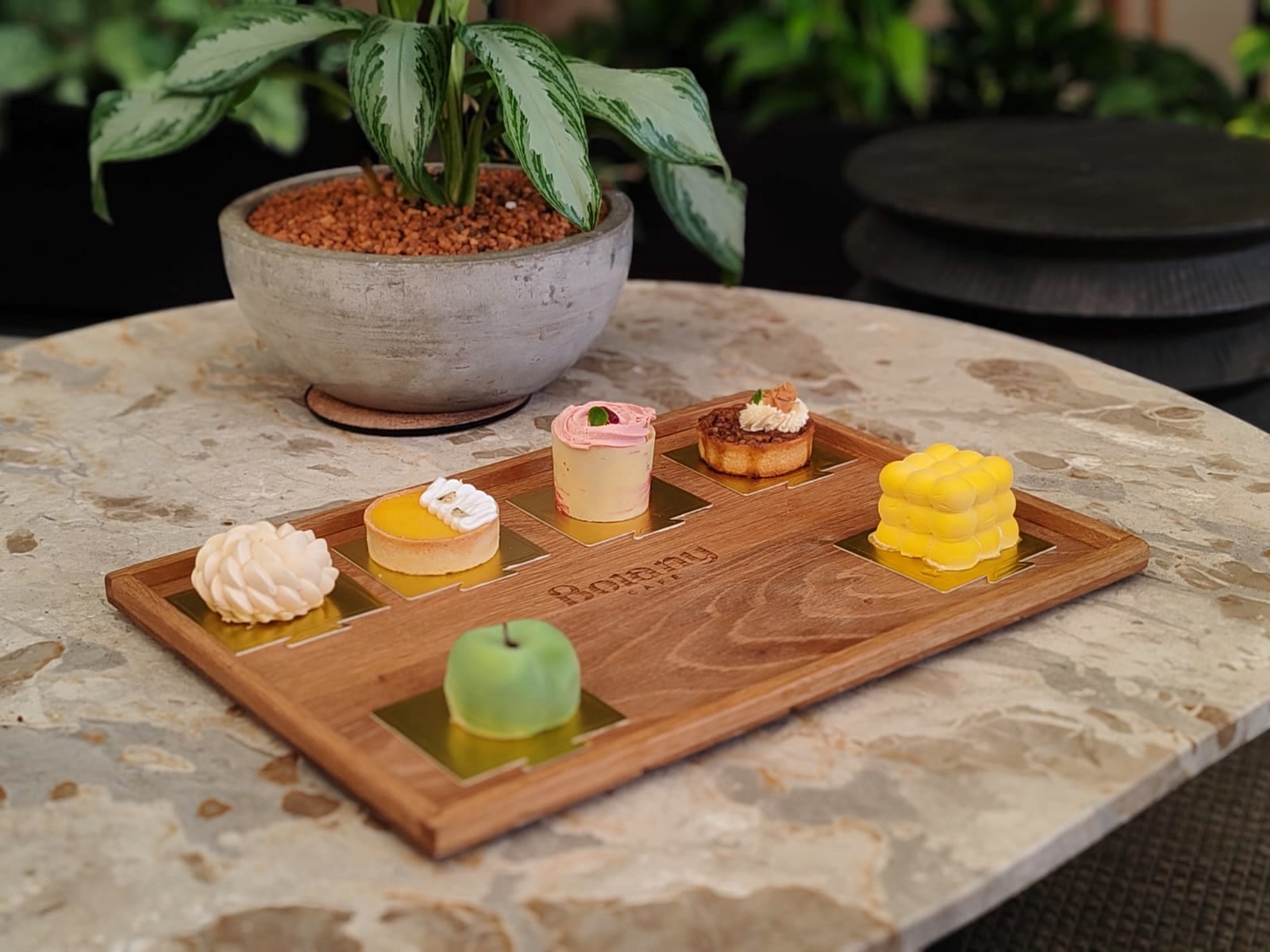 Botany Café transforms into a dessert bar at night