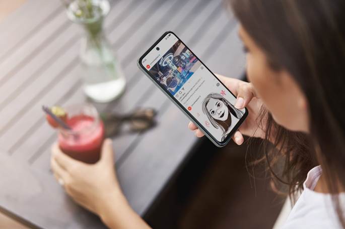 Going abroad? Tap, pay, explore with cashless travel on your Android phone