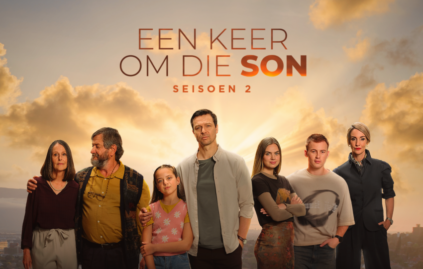 Een keer om die son returns for a second orbit around the sun
