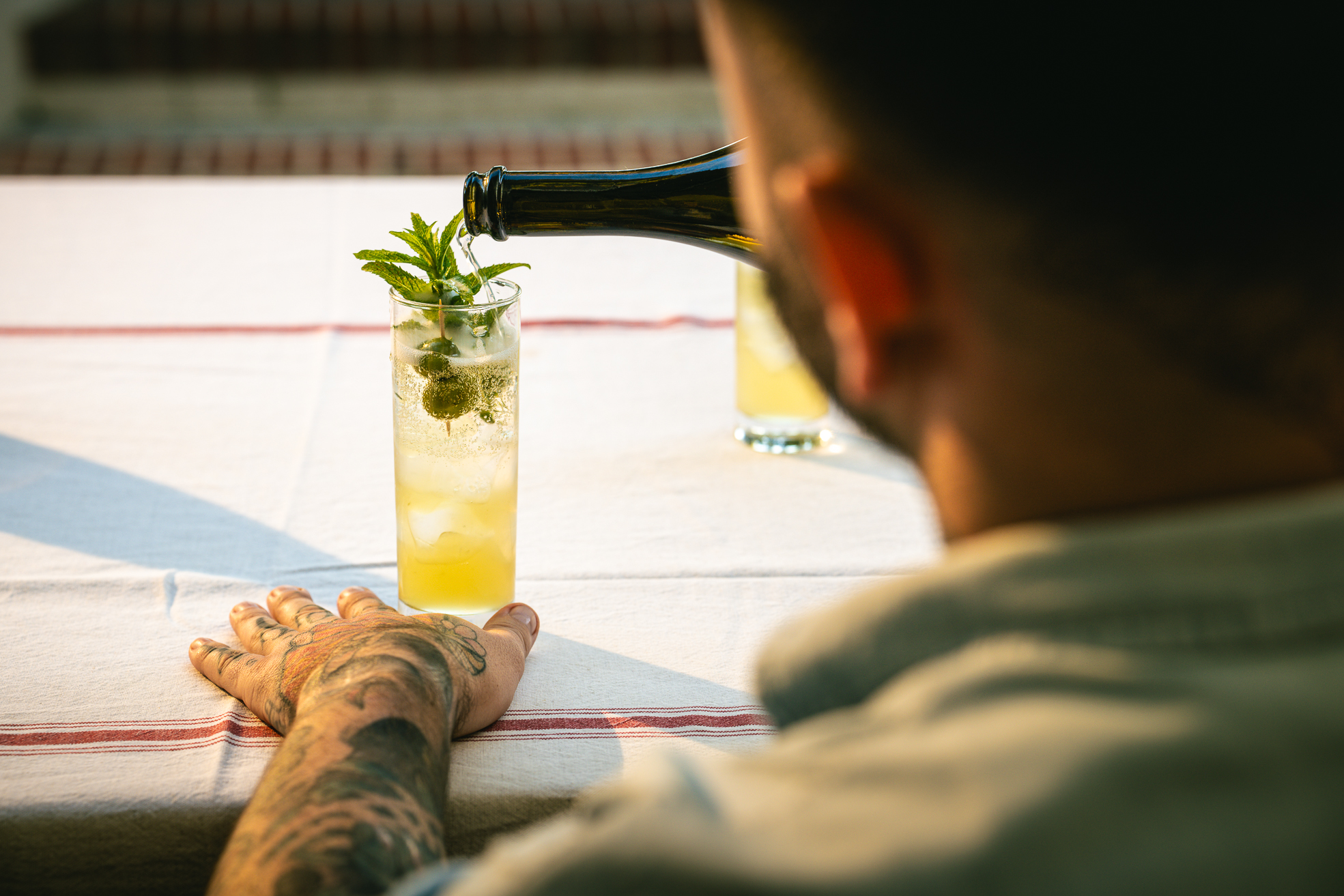 SPRING, SPARKLING AND MADE FOR SHARING: MEET THE FARMHOUSE SPRITZ