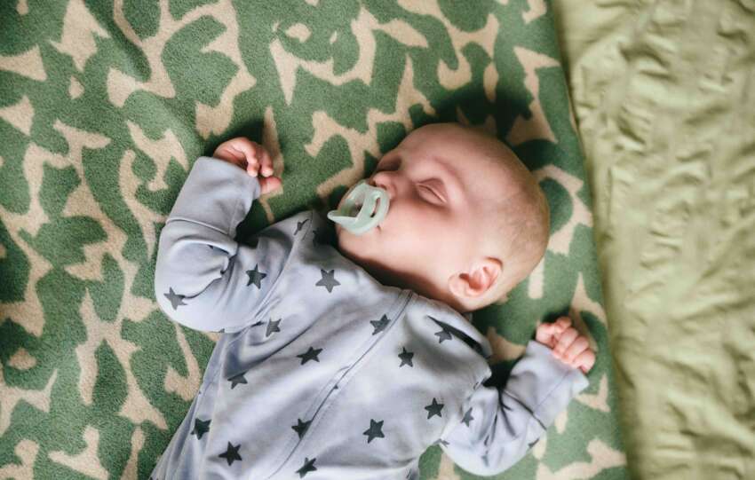 A Guide to Soothing: The Pros and Cons of Dummies